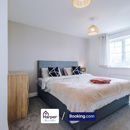 Prime Location 3 Storey By Harperletting Short Lets & Serviced Accommodation Chester With Driveway Long Or Short Stays Hough Green Екстер'єр фото