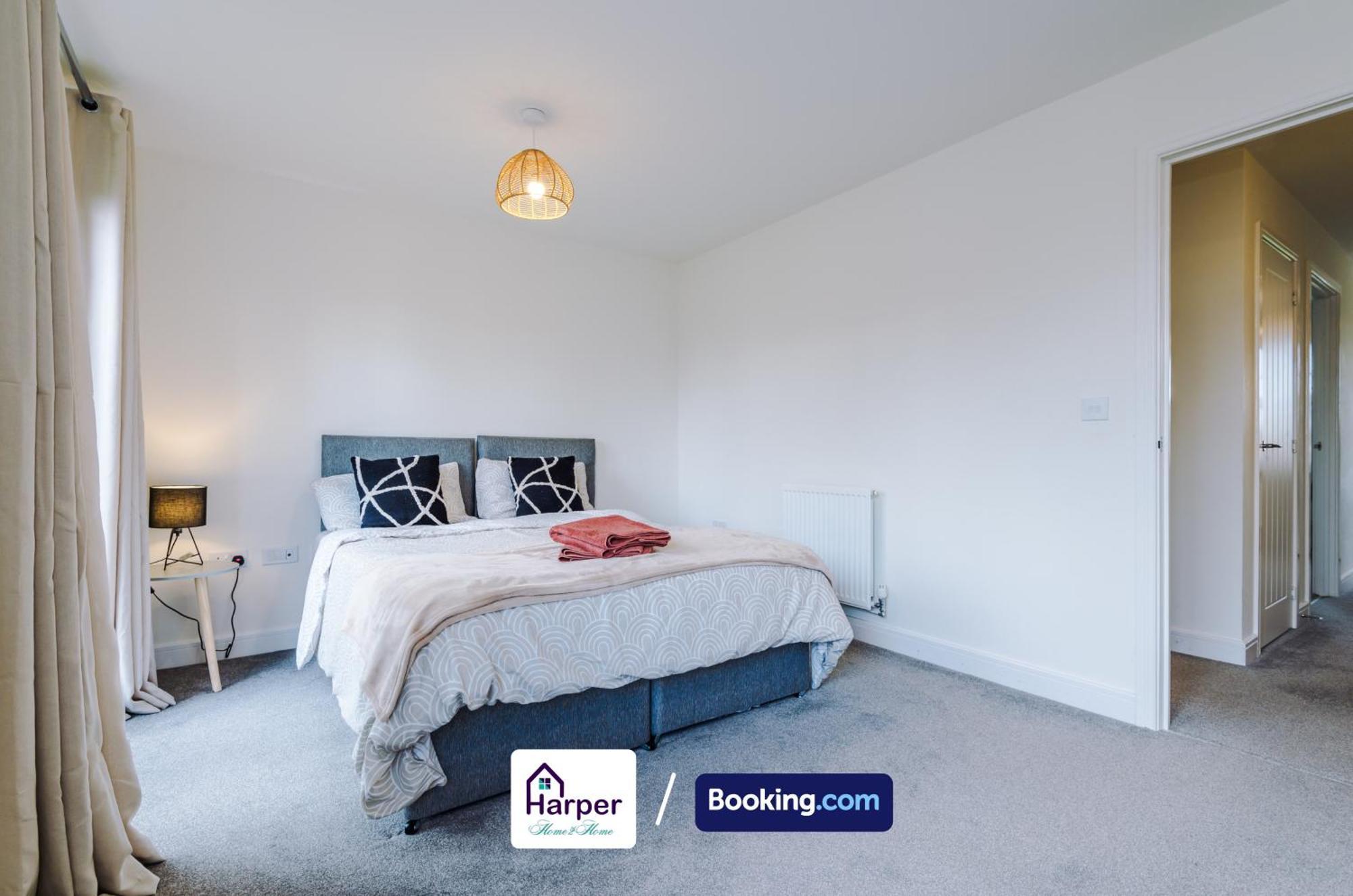 Prime Location 3 Storey By Harperletting Short Lets & Serviced Accommodation Chester With Driveway Long Or Short Stays Hough Green Екстер'єр фото