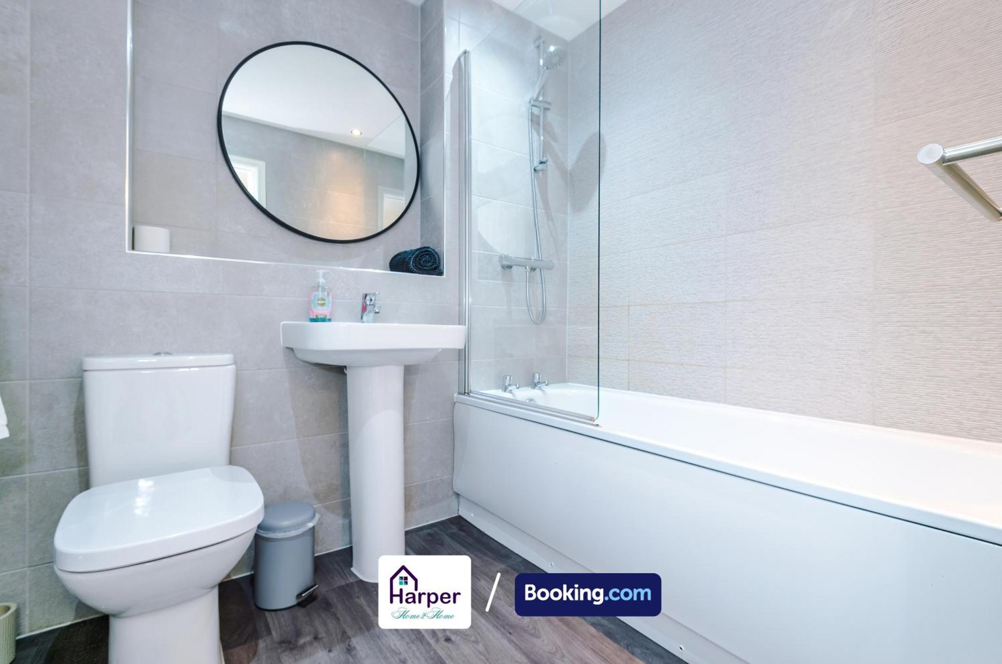 Prime Location 3 Storey By Harperletting Short Lets & Serviced Accommodation Chester With Driveway Long Or Short Stays Hough Green Екстер'єр фото