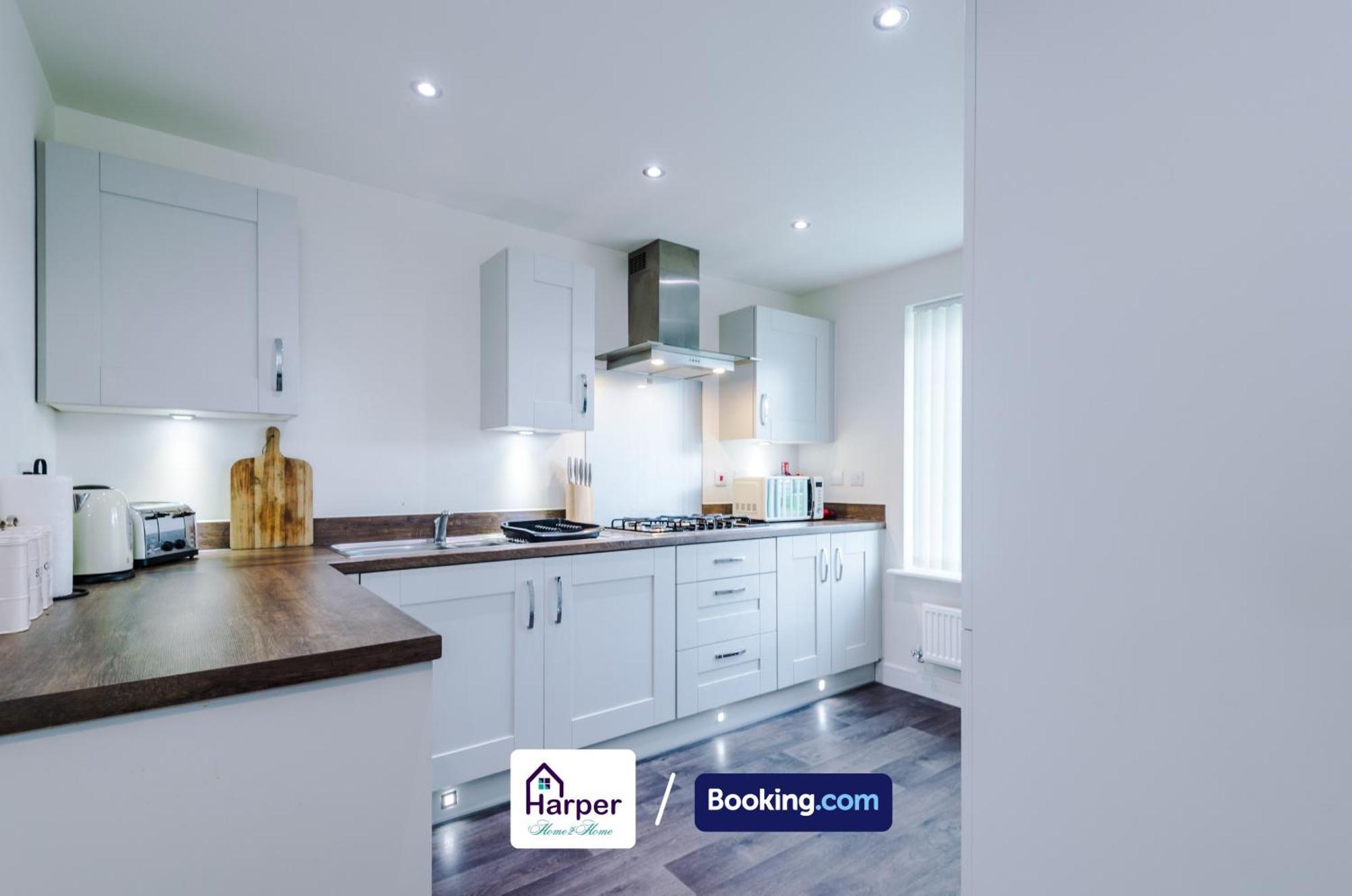 Prime Location 3 Storey By Harperletting Short Lets & Serviced Accommodation Chester With Driveway Long Or Short Stays Hough Green Екстер'єр фото