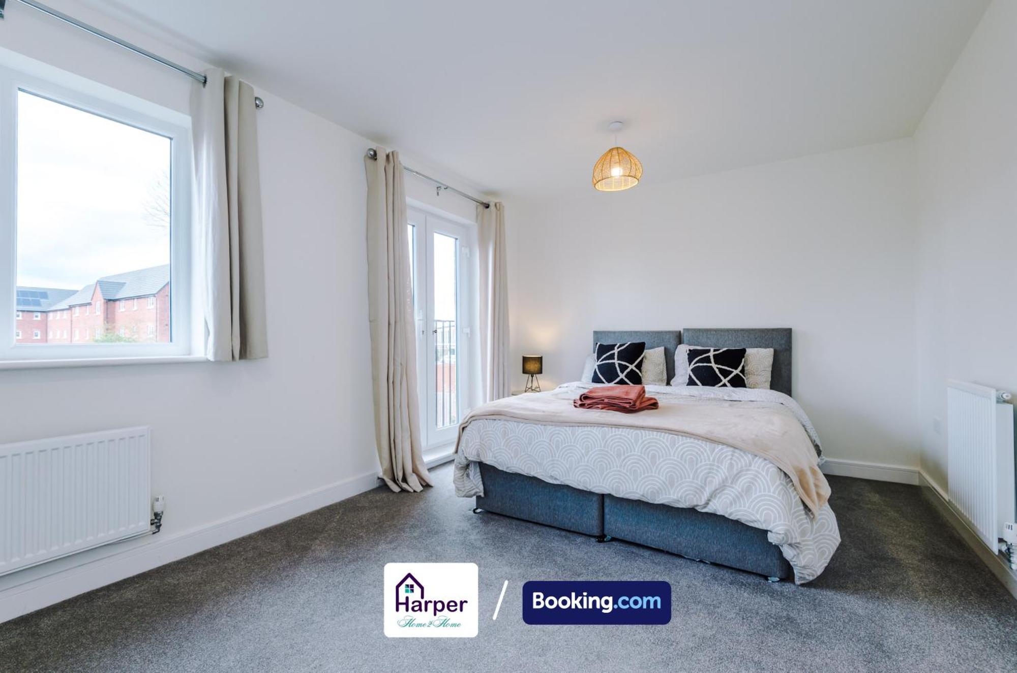 Prime Location 3 Storey By Harperletting Short Lets & Serviced Accommodation Chester With Driveway Long Or Short Stays Hough Green Екстер'єр фото