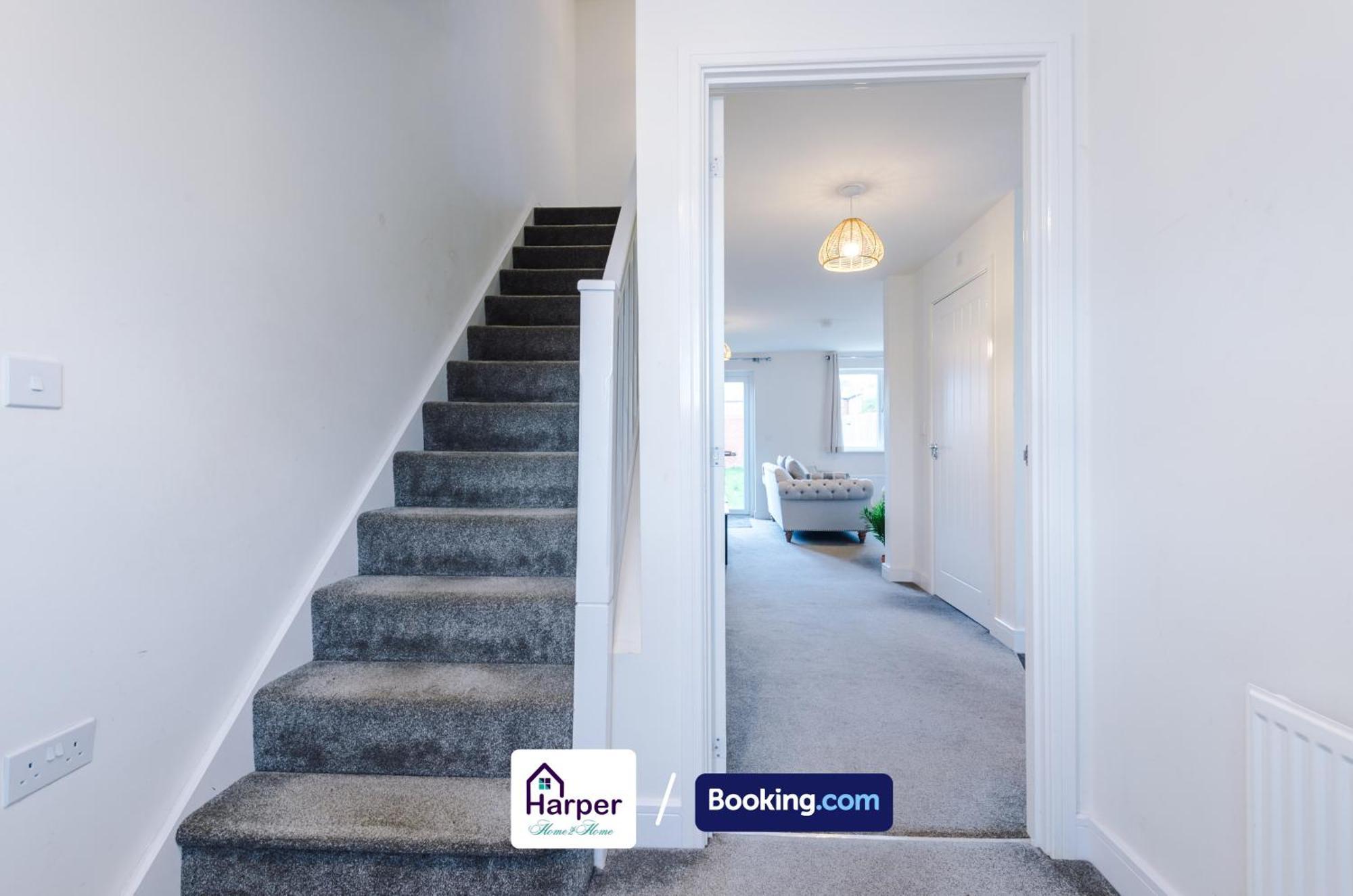 Prime Location 3 Storey By Harperletting Short Lets & Serviced Accommodation Chester With Driveway Long Or Short Stays Hough Green Екстер'єр фото