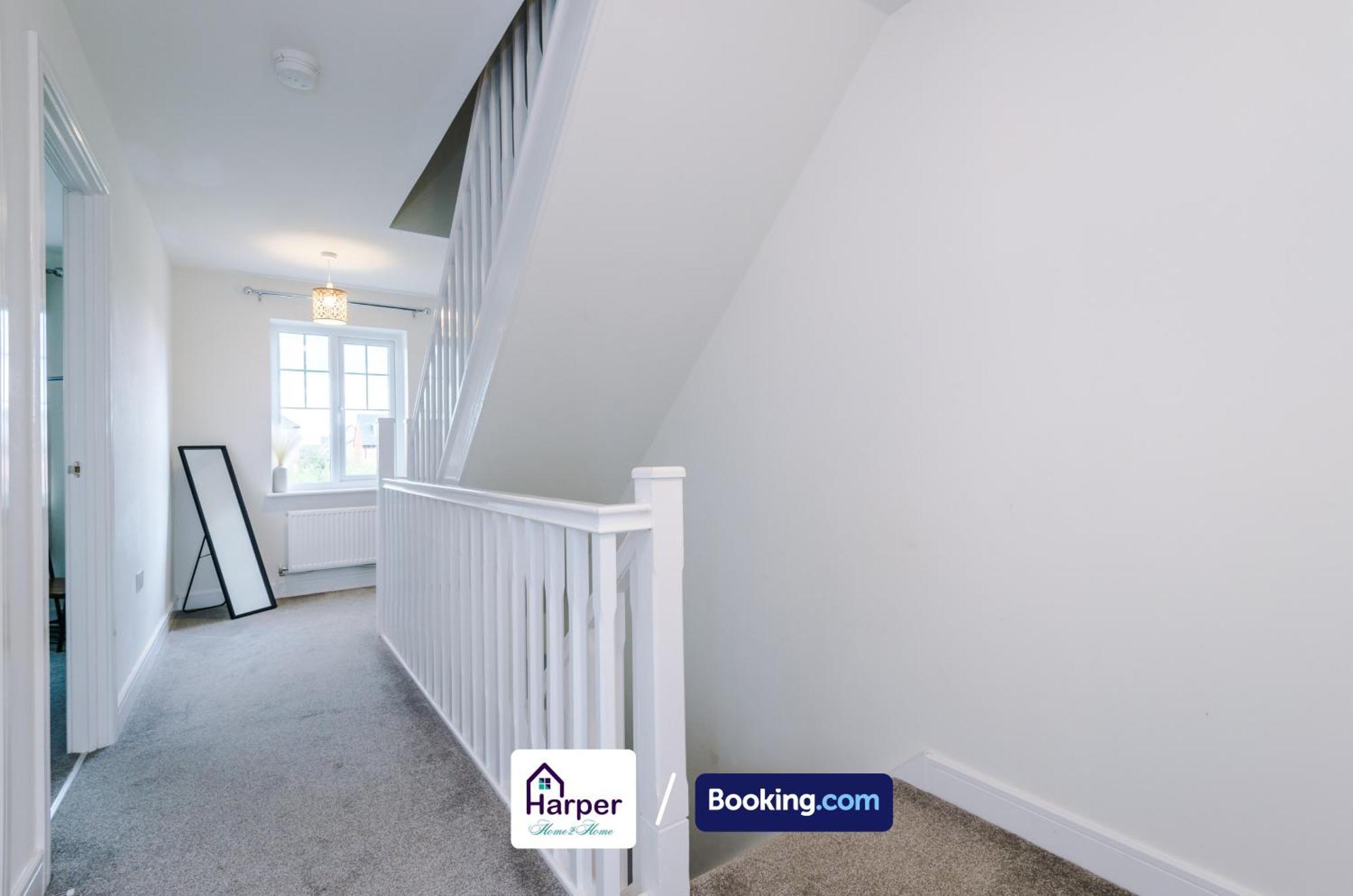 Prime Location 3 Storey By Harperletting Short Lets & Serviced Accommodation Chester With Driveway Long Or Short Stays Hough Green Екстер'єр фото