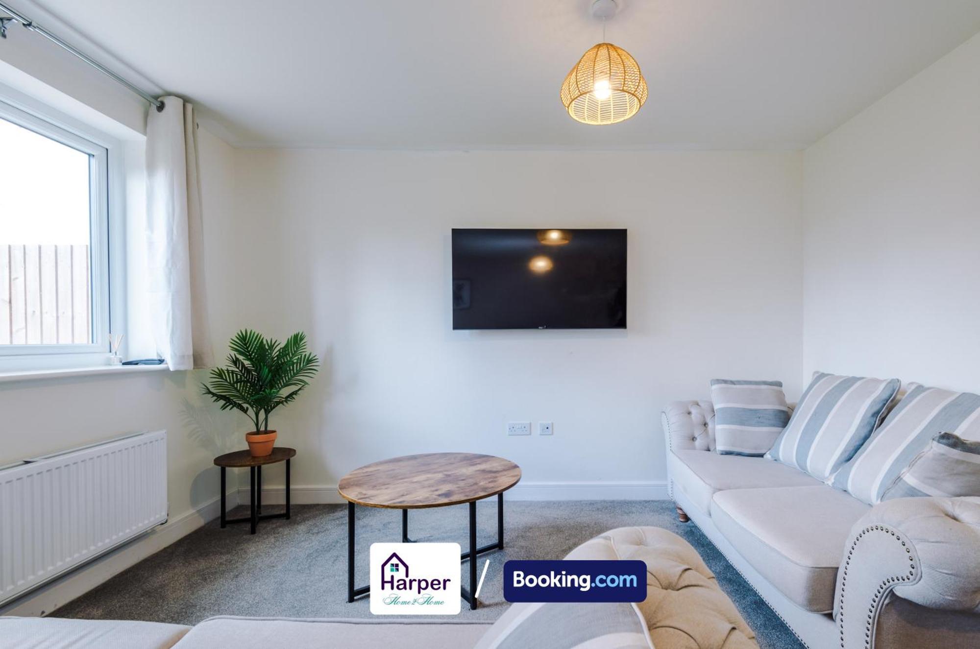 Prime Location 3 Storey By Harperletting Short Lets & Serviced Accommodation Chester With Driveway Long Or Short Stays Hough Green Екстер'єр фото