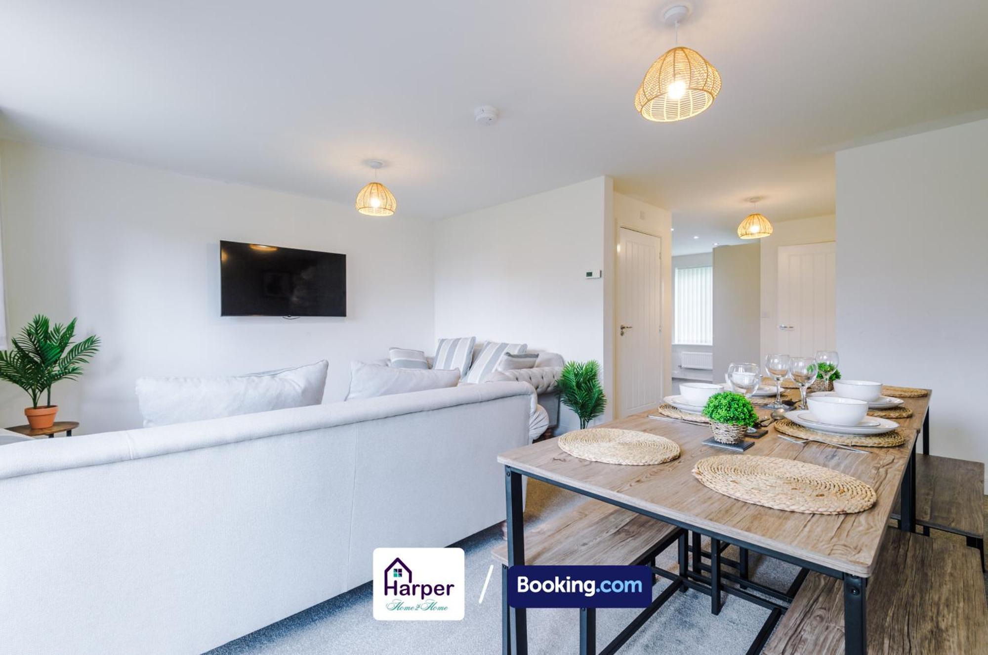 Prime Location 3 Storey By Harperletting Short Lets & Serviced Accommodation Chester With Driveway Long Or Short Stays Hough Green Екстер'єр фото