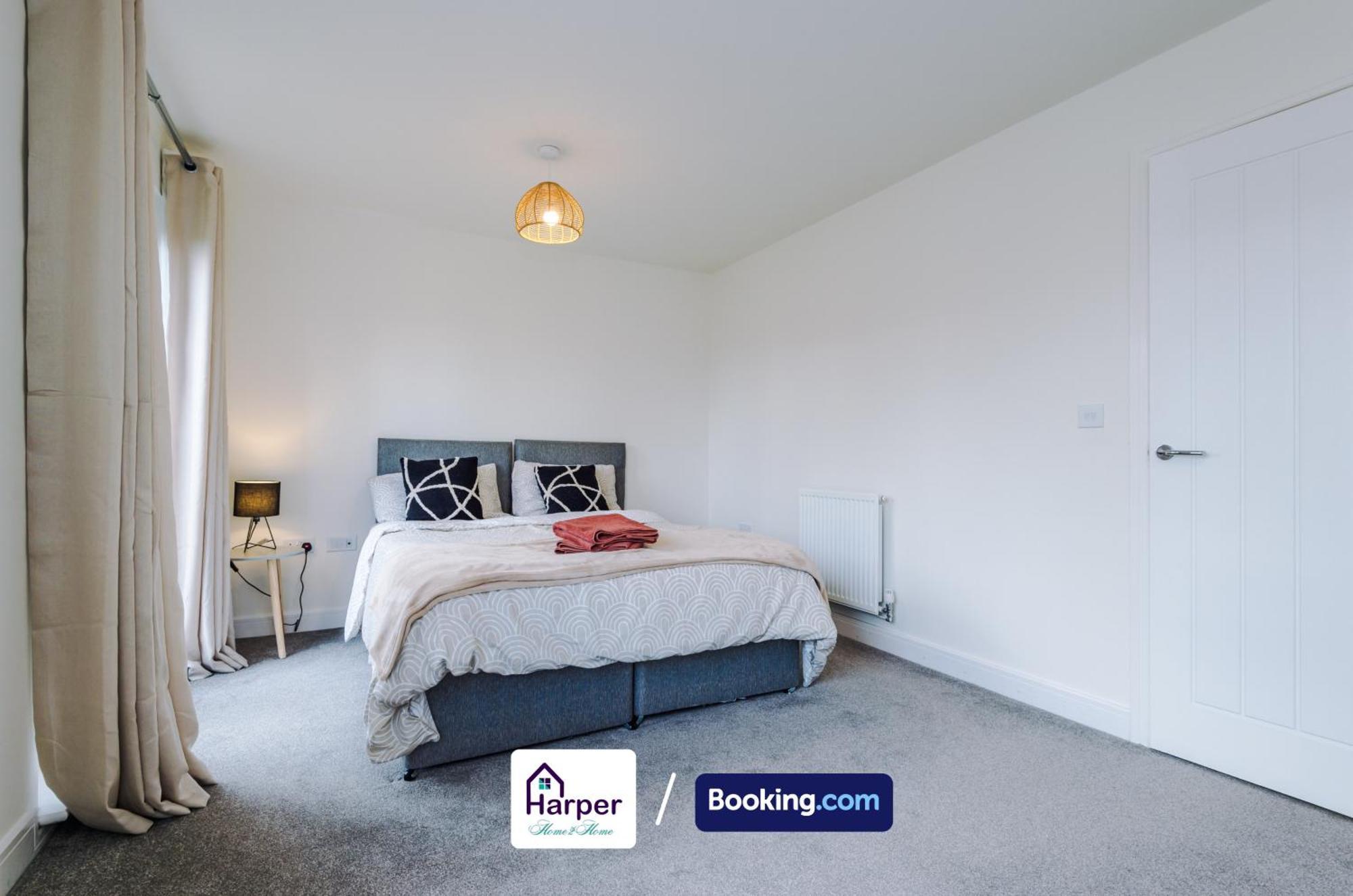Prime Location 3 Storey By Harperletting Short Lets & Serviced Accommodation Chester With Driveway Long Or Short Stays Hough Green Екстер'єр фото