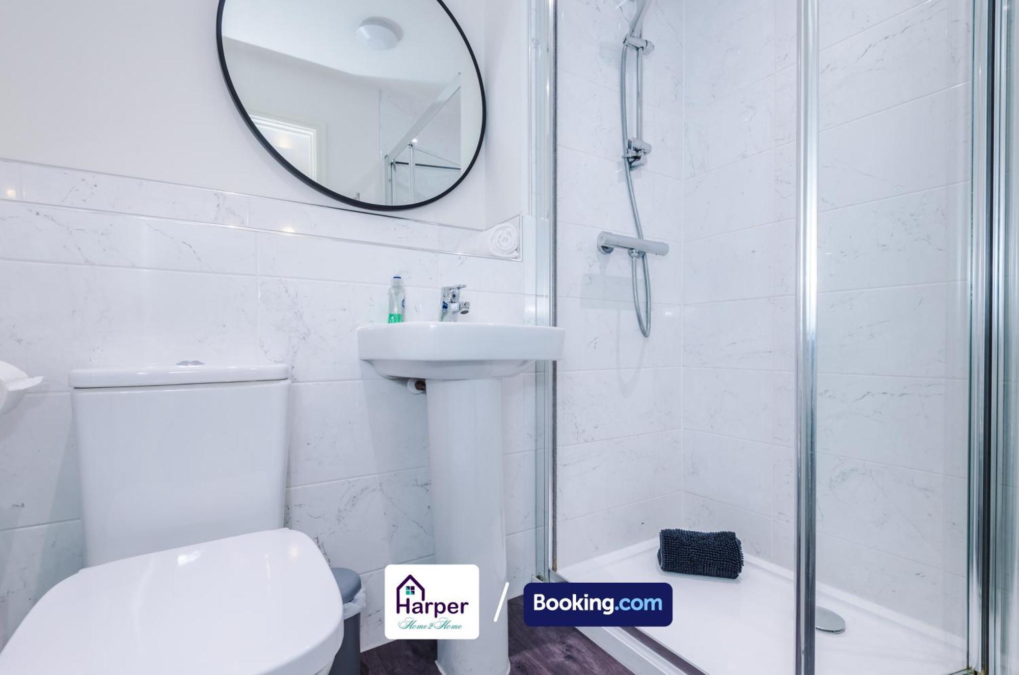 Prime Location 3 Storey By Harperletting Short Lets & Serviced Accommodation Chester With Driveway Long Or Short Stays Hough Green Екстер'єр фото