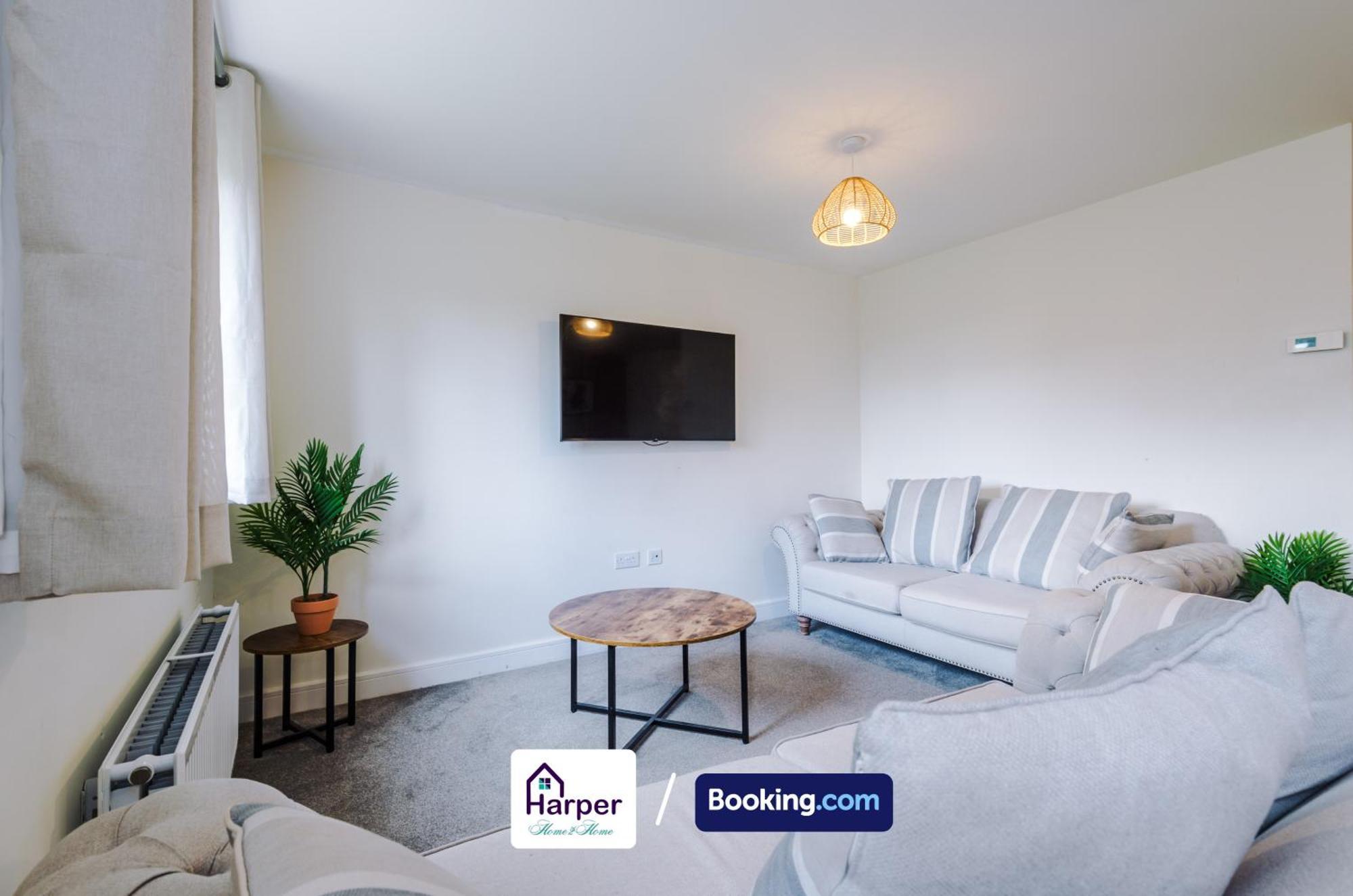 Prime Location 3 Storey By Harperletting Short Lets & Serviced Accommodation Chester With Driveway Long Or Short Stays Hough Green Екстер'єр фото