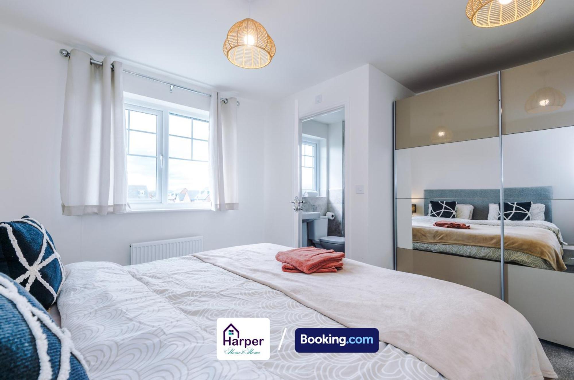 Prime Location 3 Storey By Harperletting Short Lets & Serviced Accommodation Chester With Driveway Long Or Short Stays Hough Green Екстер'єр фото