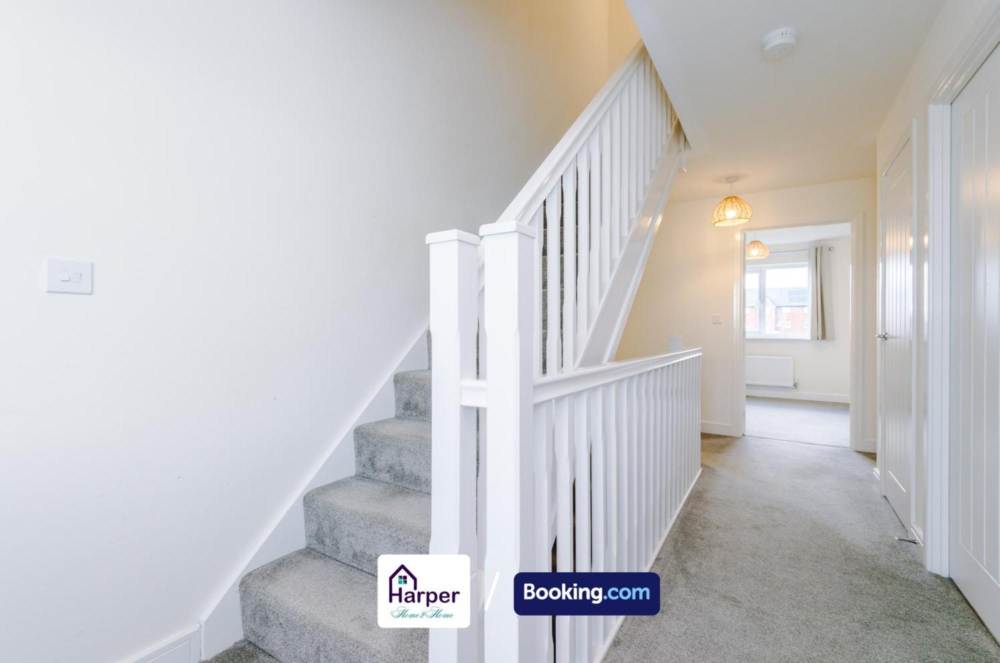 Prime Location 3 Storey By Harperletting Short Lets & Serviced Accommodation Chester With Driveway Long Or Short Stays Hough Green Екстер'єр фото