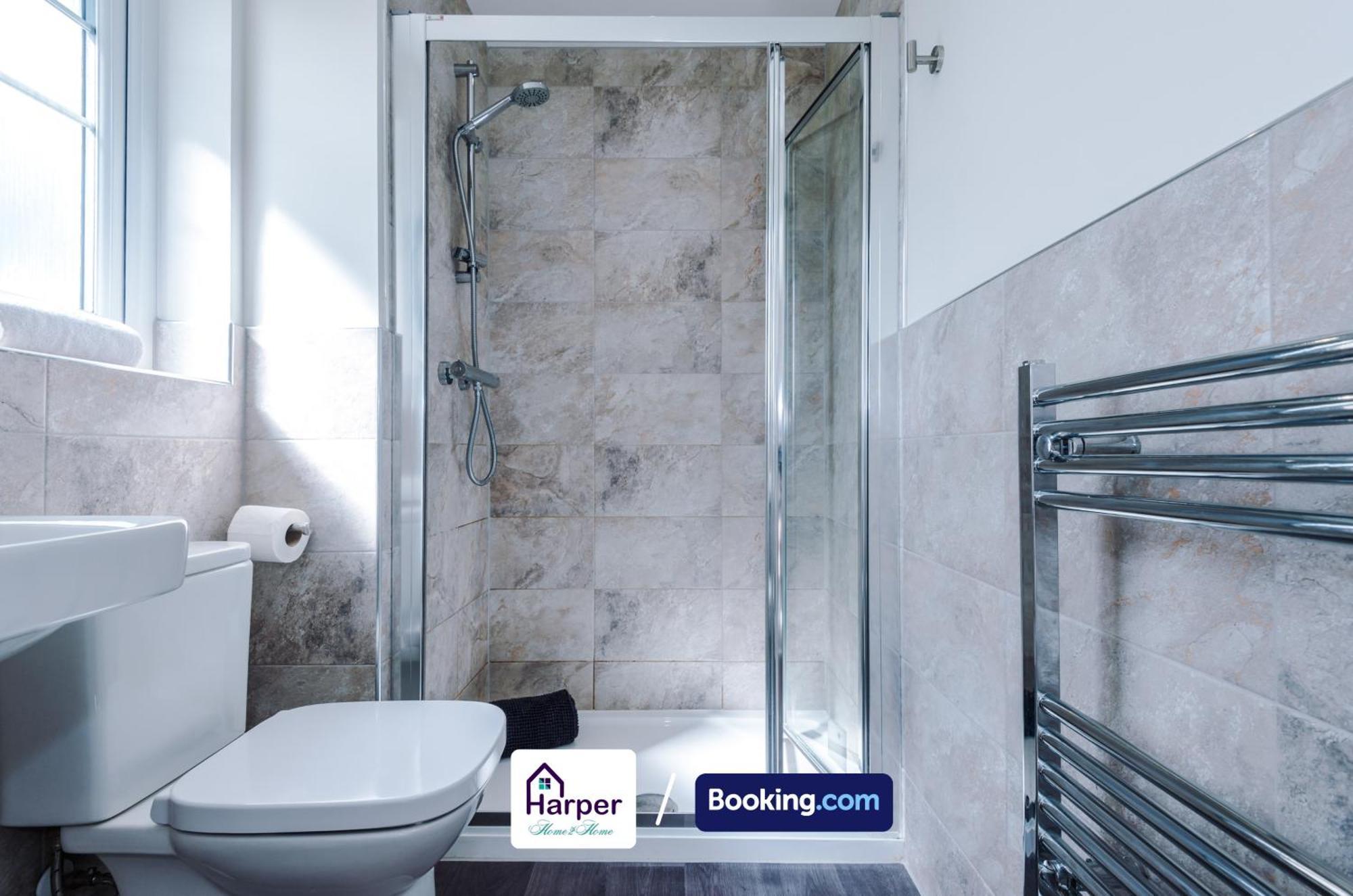 Prime Location 3 Storey By Harperletting Short Lets & Serviced Accommodation Chester With Driveway Long Or Short Stays Hough Green Екстер'єр фото