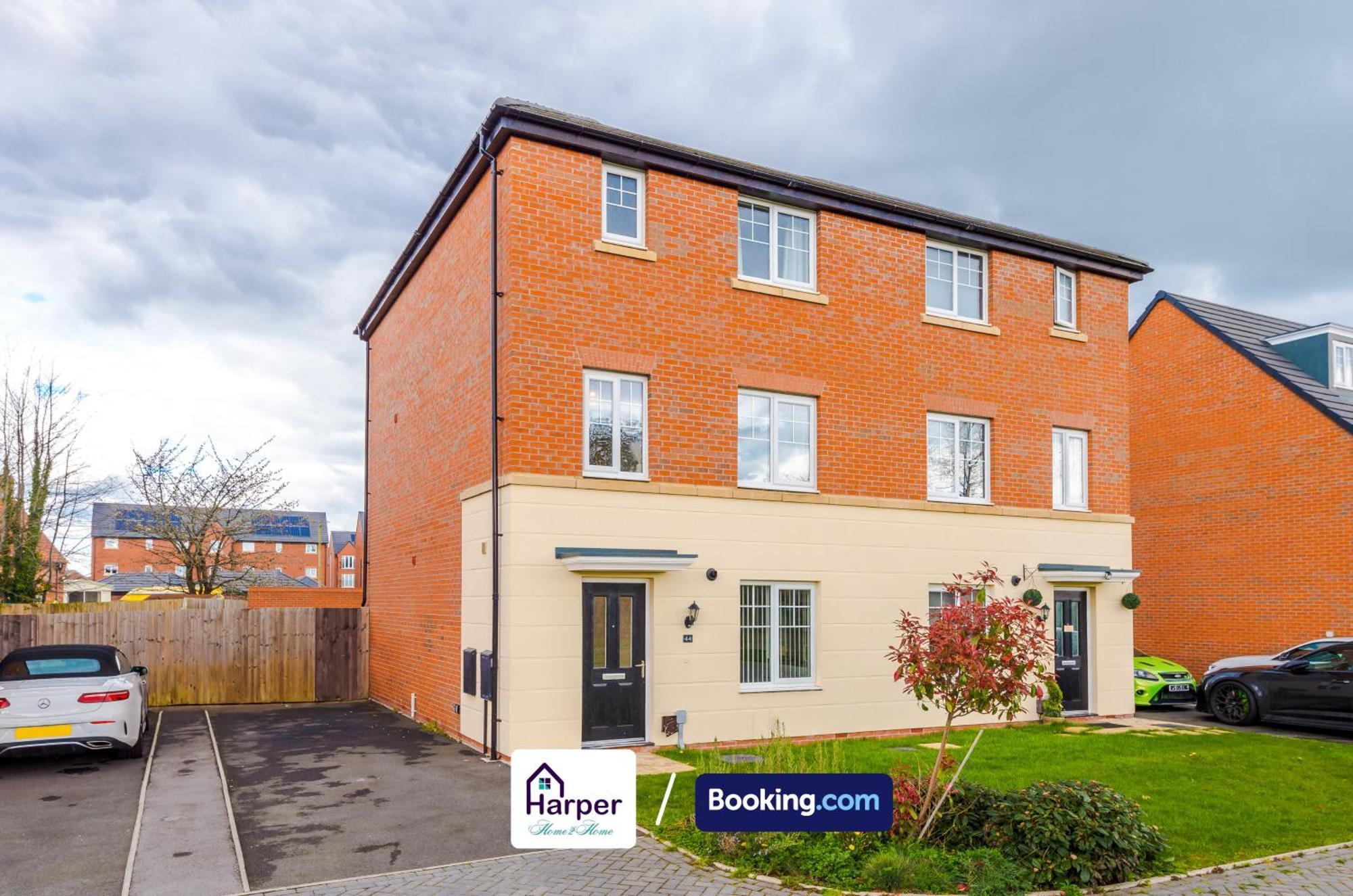 Prime Location 3 Storey By Harperletting Short Lets & Serviced Accommodation Chester With Driveway Long Or Short Stays Hough Green Екстер'єр фото