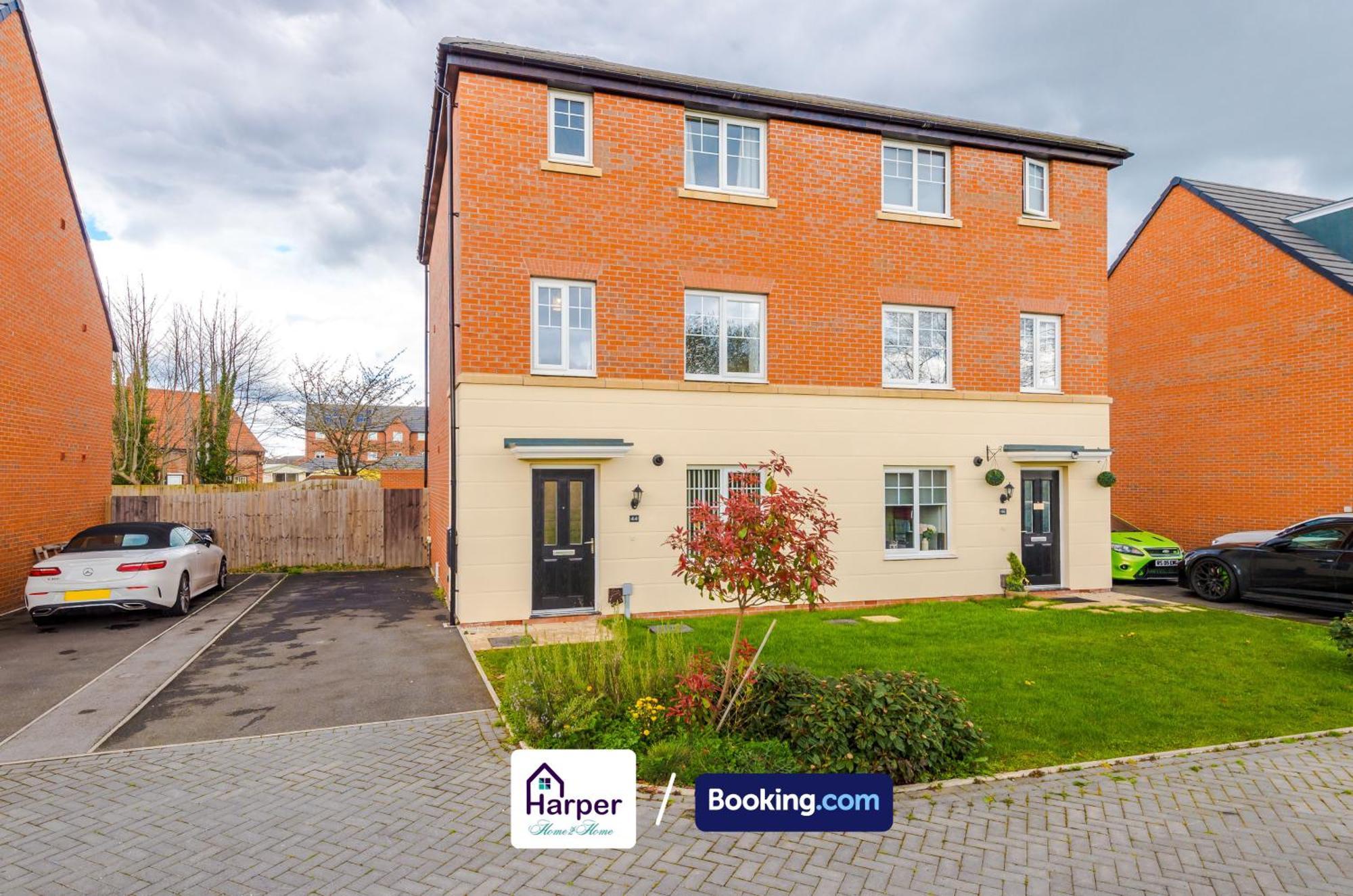 Prime Location 3 Storey By Harperletting Short Lets & Serviced Accommodation Chester With Driveway Long Or Short Stays Hough Green Екстер'єр фото