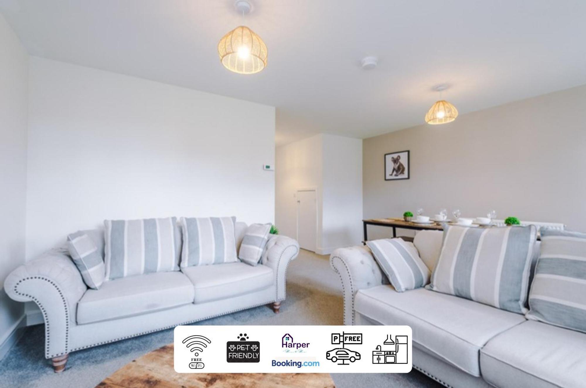 Prime Location 3 Storey By Harperletting Short Lets & Serviced Accommodation Chester With Driveway Long Or Short Stays Hough Green Екстер'єр фото